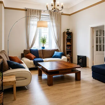 Old Town Hideaway - 3br Sleeps 7 - For Groups & Families